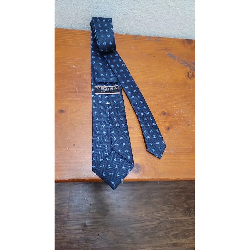 Versa‎ Collezioni By Marc Serota Navy Blue Paisley 100% Silk Tie